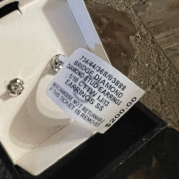 DIAMOND stud earrings - Picture 3 of 4